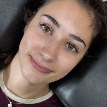 Natural bespoke eyelash extensions